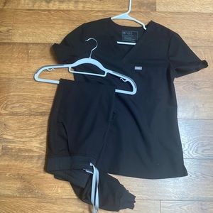 Figs small top and XS tall bottom. Black. I ship on Fri and Saturday! Thank you